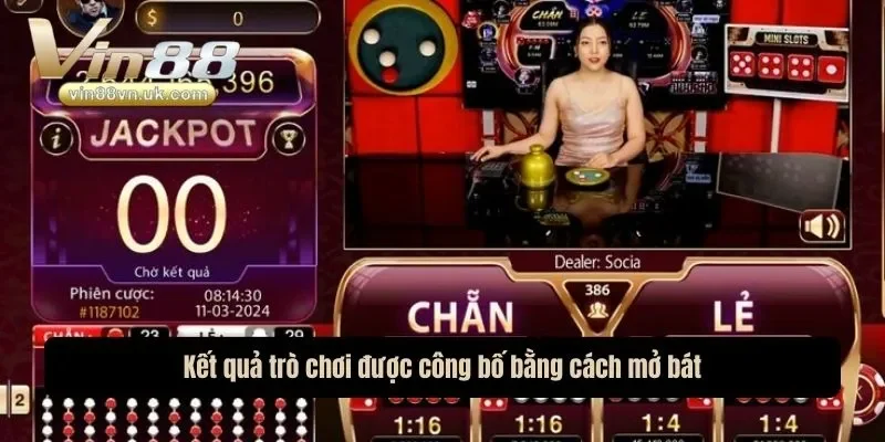 Kết quả trò chơi được công bố bằng cách mở bát